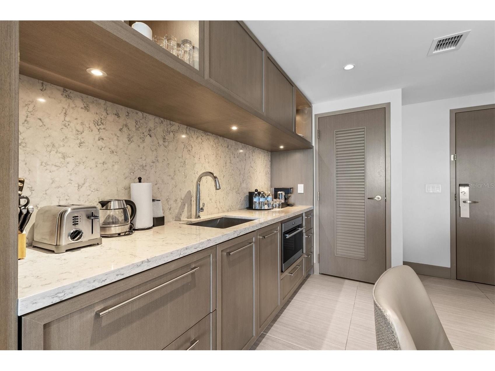 691 S Gulfview Boulevard #815 Clearwater Beach FL 33767 TB8518619 image7