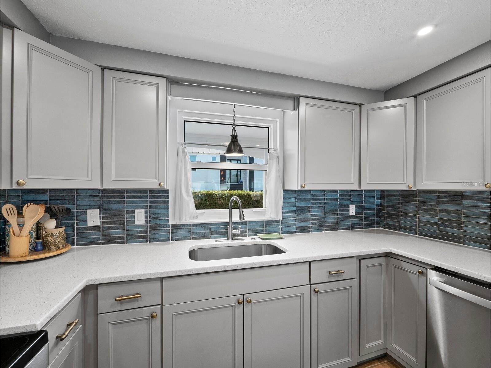 691 Tarawitt Drive Longboat Key FL 34228 - CANAL TO INTRACOASTAL WATERWAY A4678131 image13