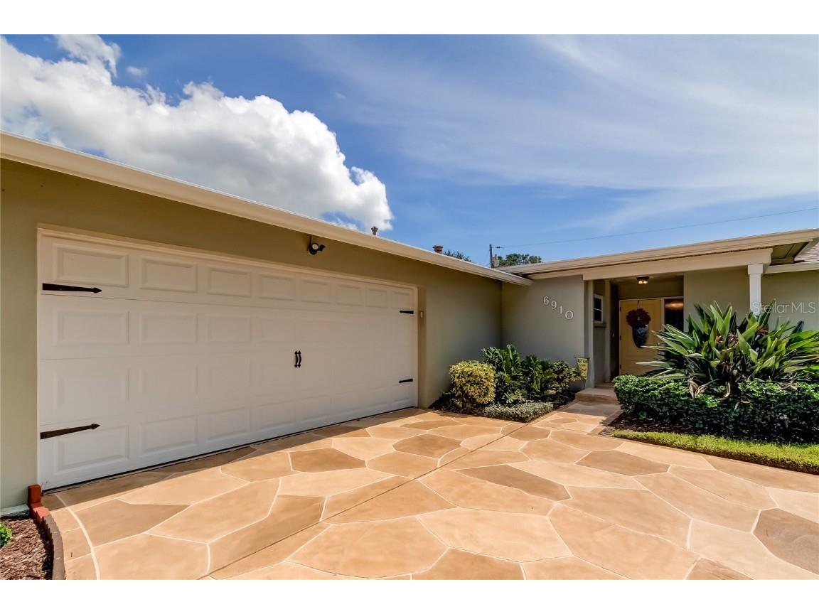 6910 13th Avenue N Saint Petersburg FL 33710 U8213529 image1