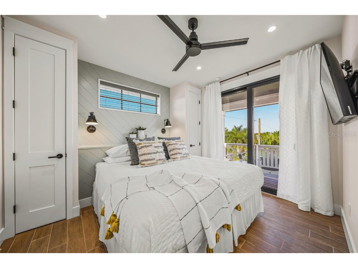 6910 Midnight Pass Road #A Sarasota FL 34242 A4674217 image17