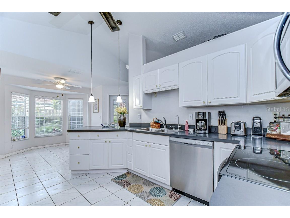 6911 Oakcrest Way Zephyrhills FL 33542 W7881903 image18