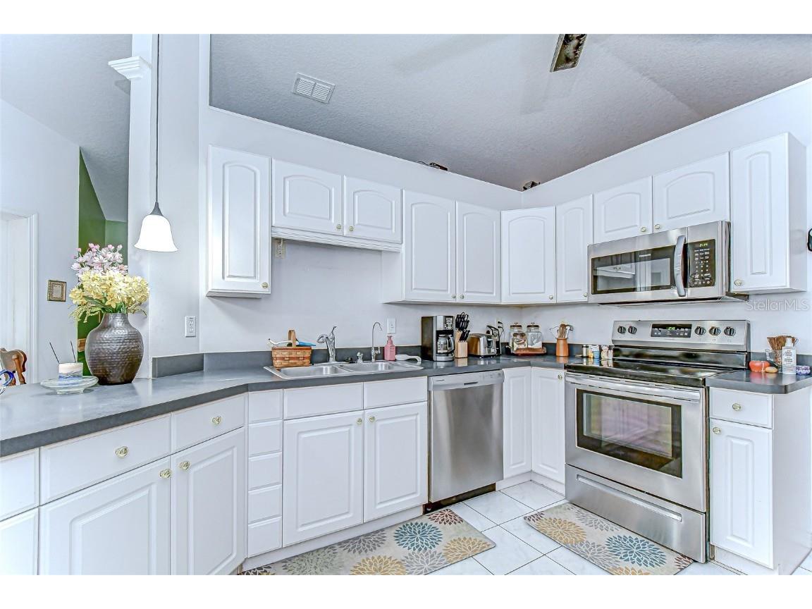 6911 Oakcrest Way Zephyrhills FL 33542 W7881903 image19