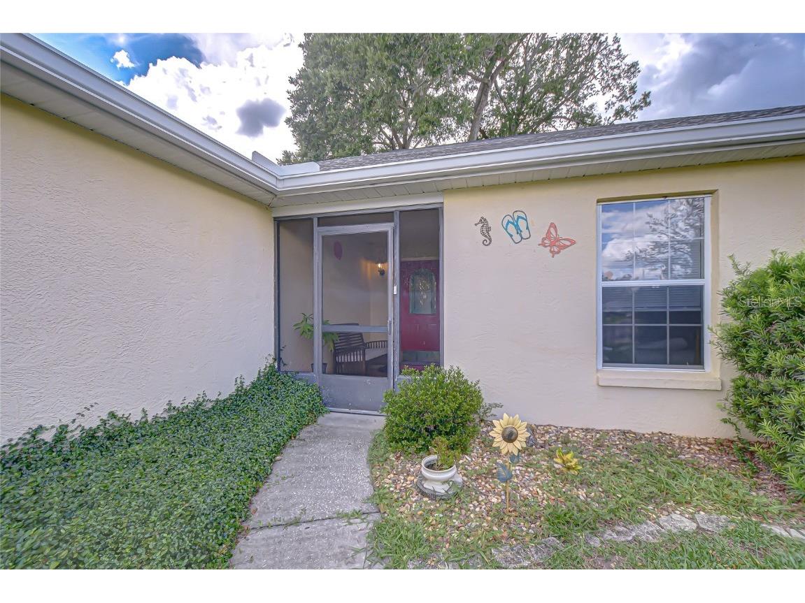 6911 Oakcrest Way Zephyrhills FL 33542 W7881903 image2
