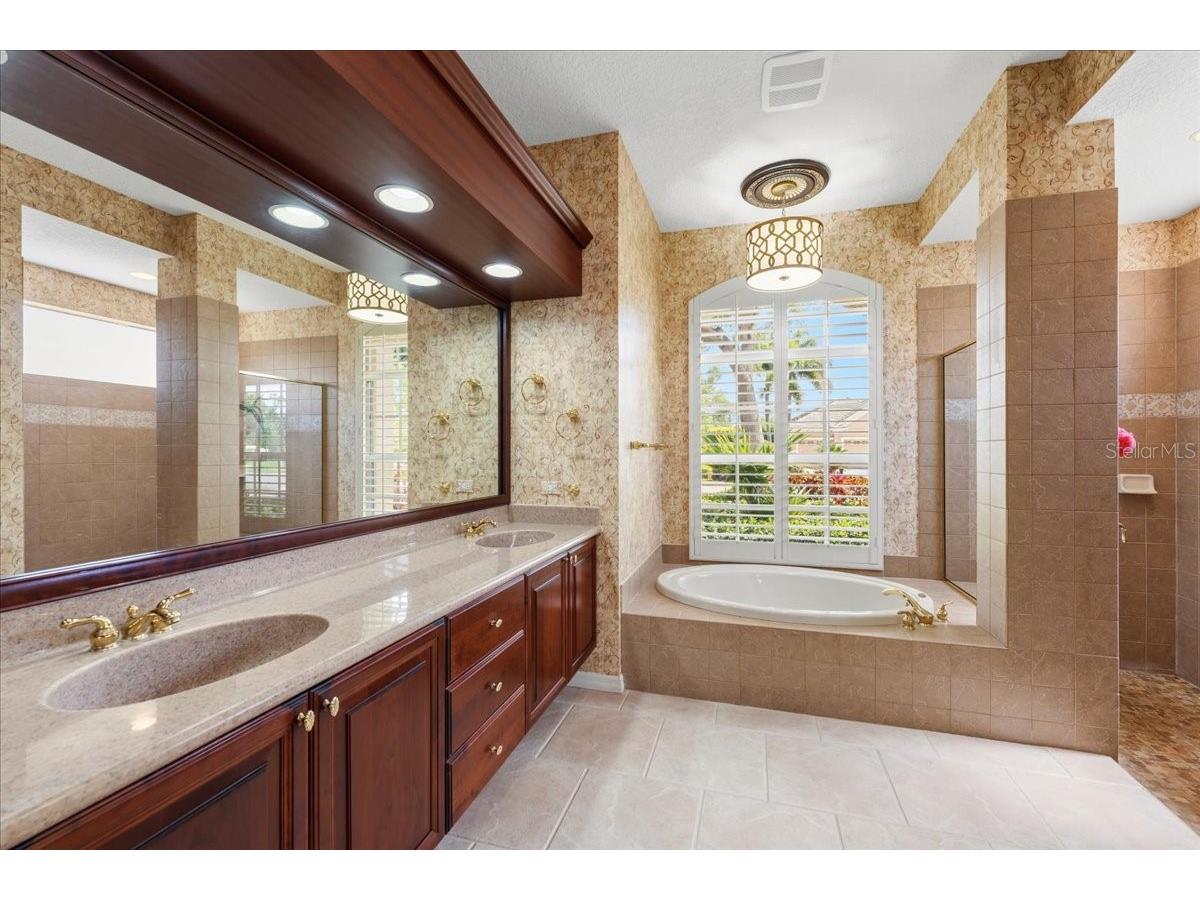 6914 Treymore Court Sarasota FL 34243 A4688605 image27