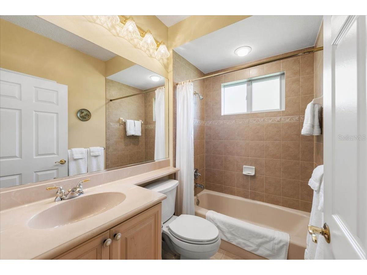 6914 Treymore Court Sarasota FL 34243 A4688605 image31