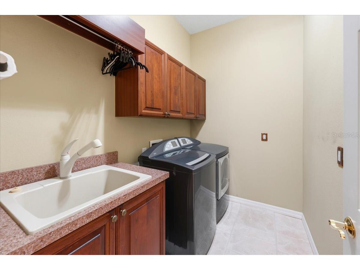 6914 Treymore Court Sarasota FL 34243 A4688605 image44