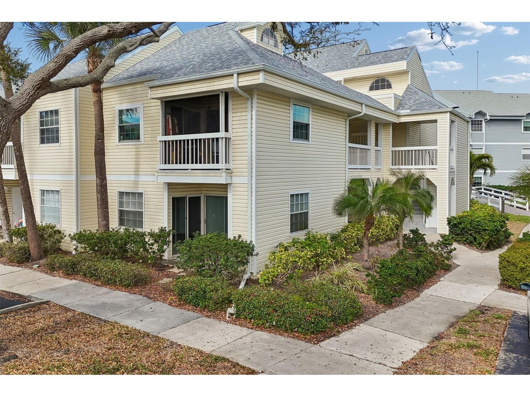 6915 Stones Throw Circle N #3106 Saint Petersburg FL 33710 TB8484140 image2