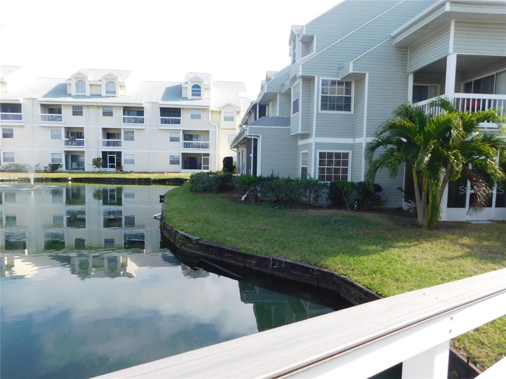 6915 Stones Throw Circle N #3206 Saint Petersburg FL 33710 U8190725 image1