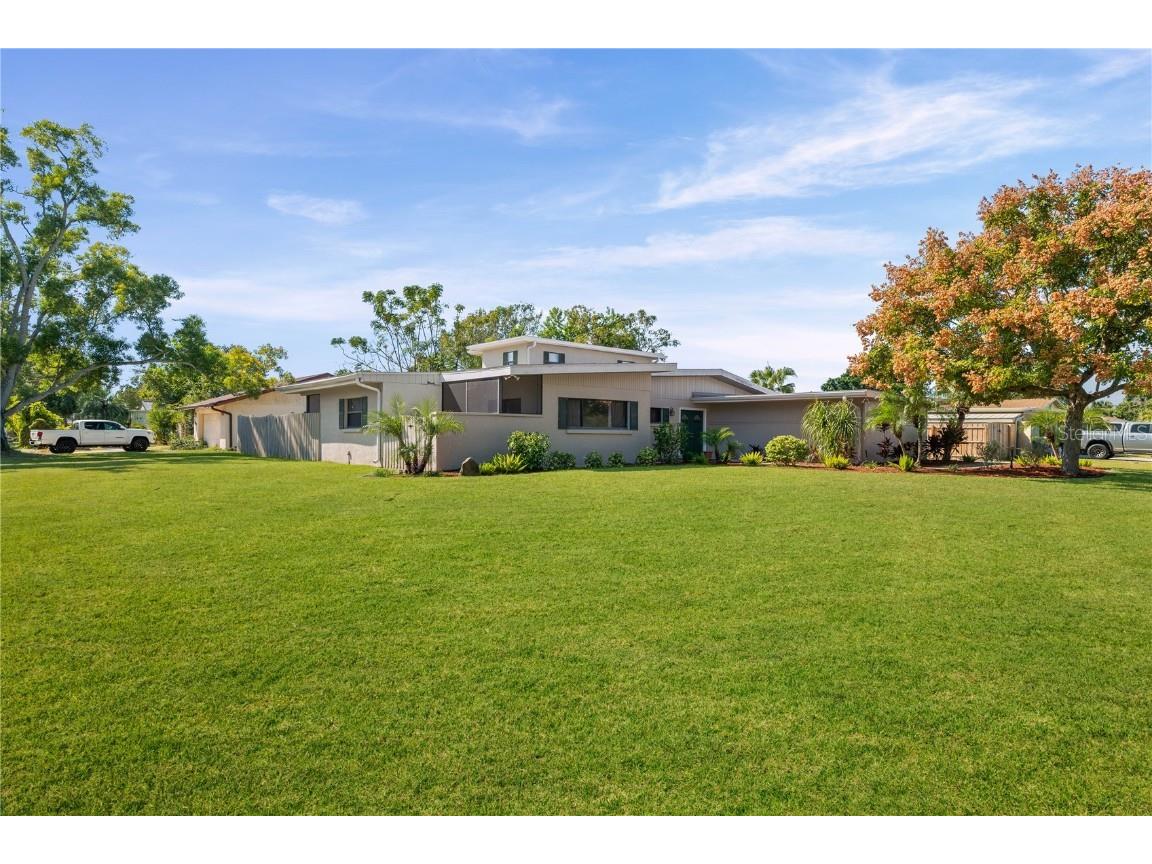 6916 Waverly Street Sarasota FL 34243 A4672359 image40