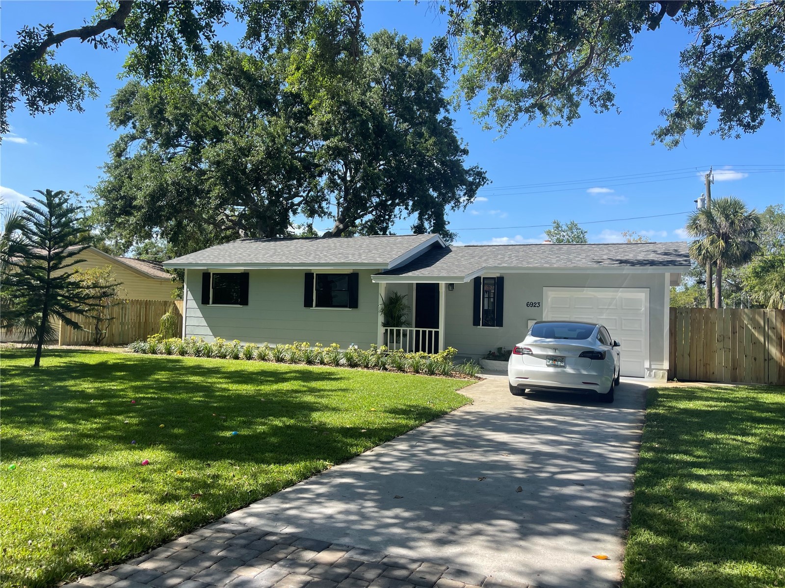 6923 Dartmouth Avenue N Saint Petersburg FL 33710 TB8345816 image1