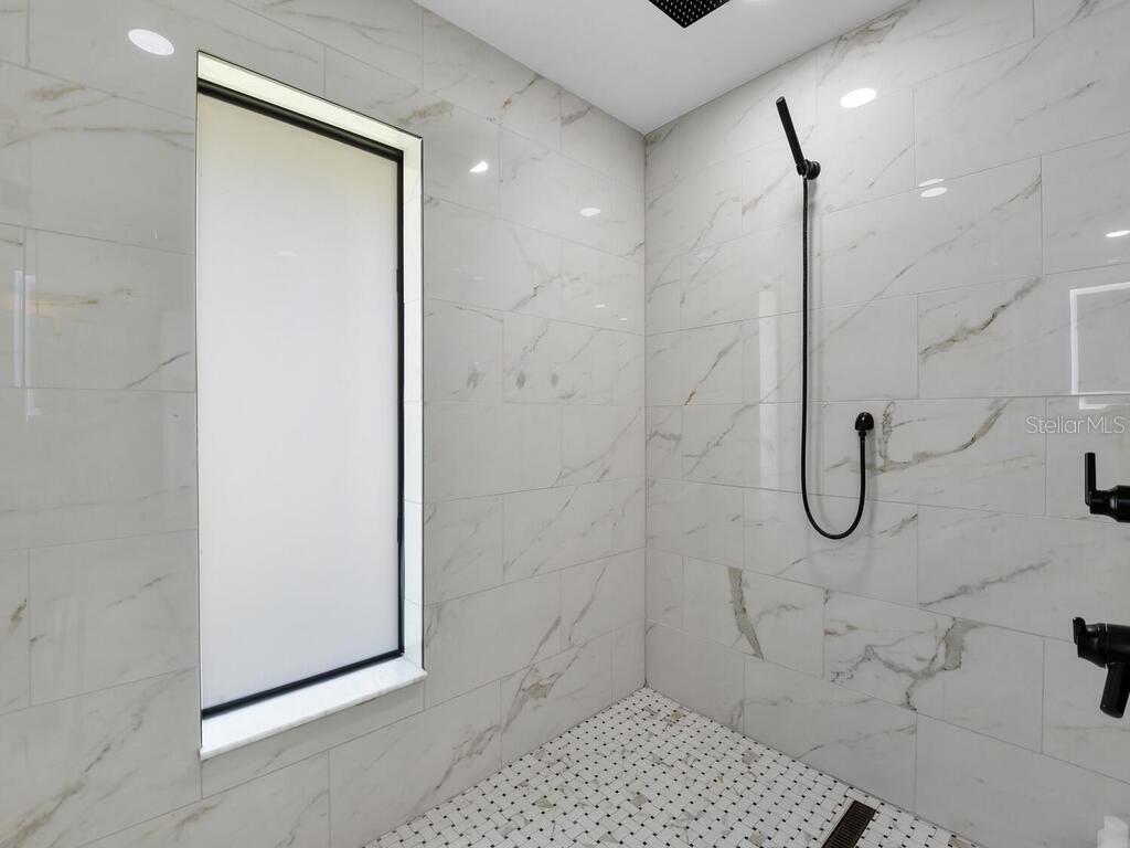 6923 Old Whiskey Creek Drive Fort Myers FL 33919 - CALOOSAHATCHEE RIVER C7514413 image19