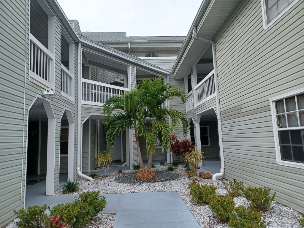 6923 Stones Throw Circle N #4203 Saint Petersburg FL 33710 U8190072 image1