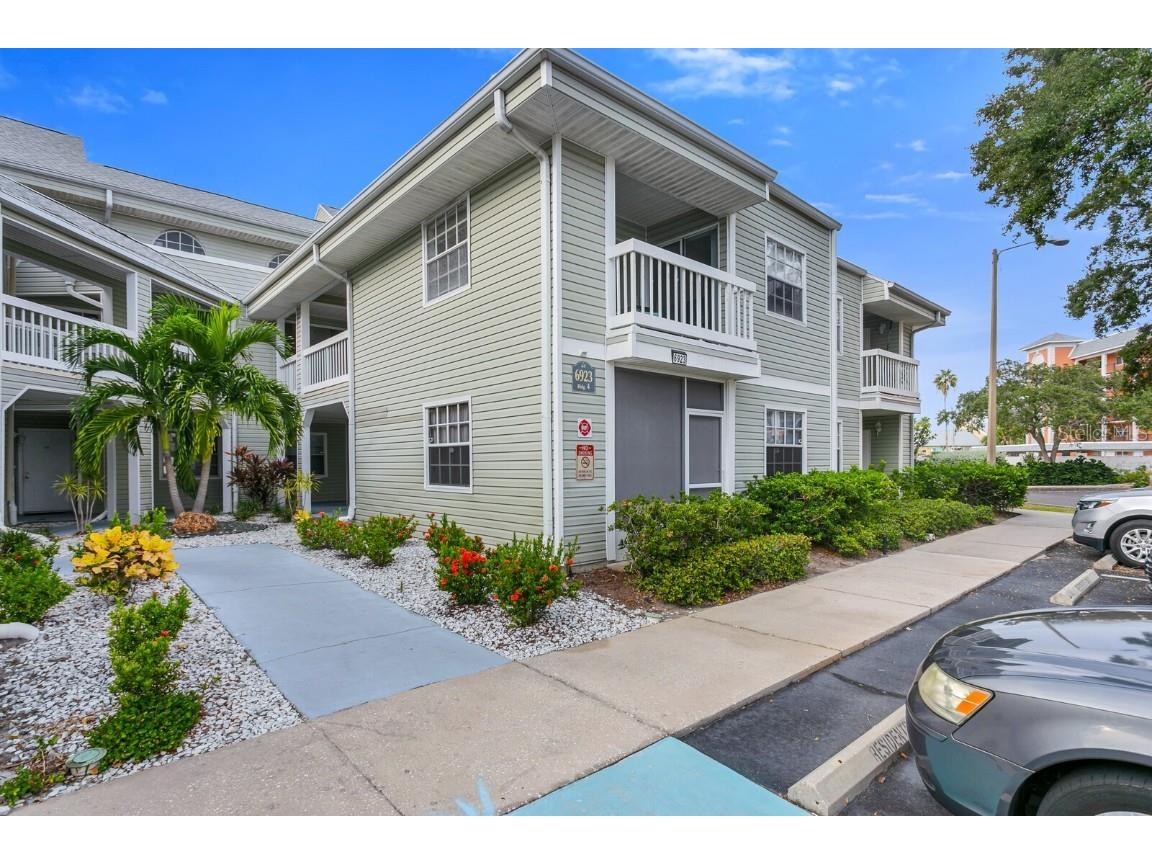 6923 Stones Throw Circle N #4207 Saint Petersburg FL 33710 U8216787 image1