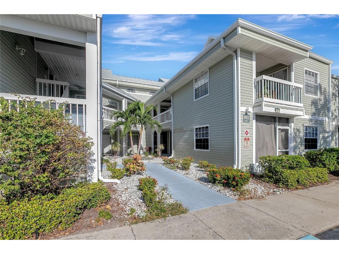 6923 Stonesthrow Circle N #4105 Saint Petersburg FL 33710 TB8330335 image1