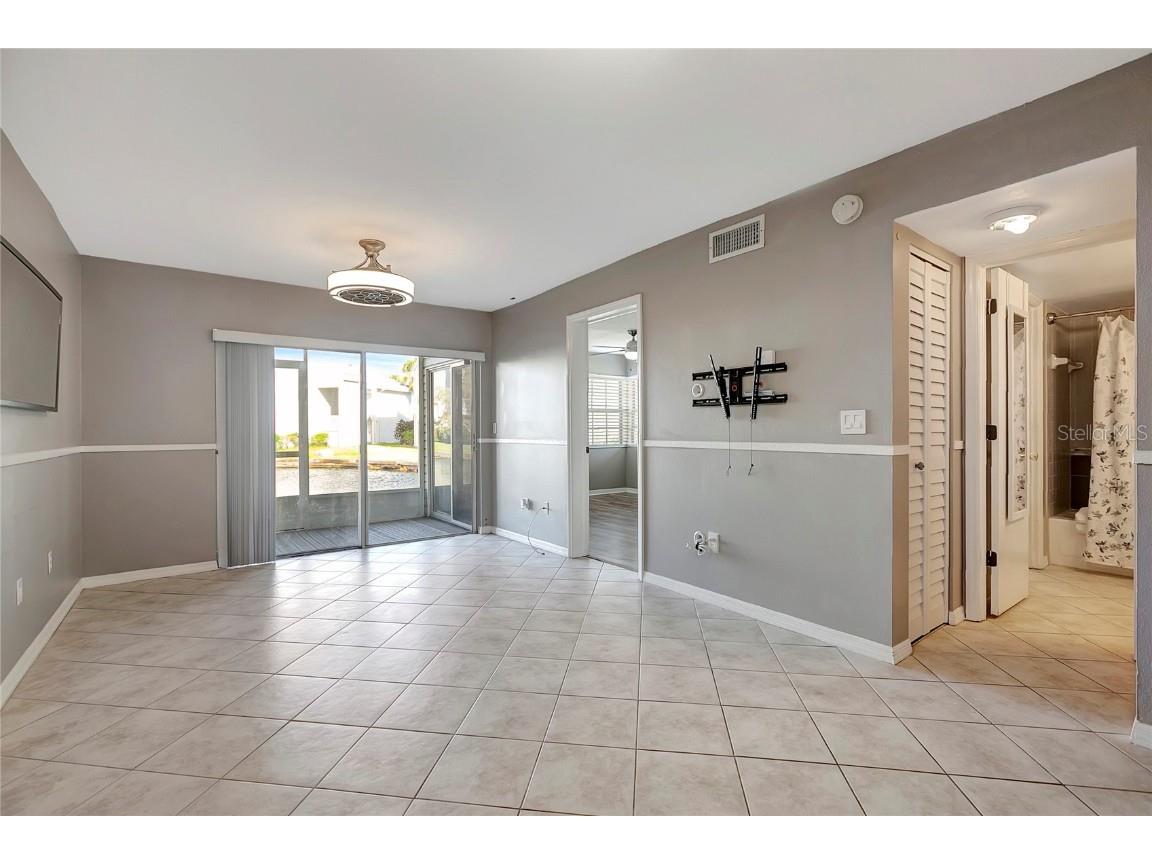 6923 Stonesthrow Circle N #4105 Saint Petersburg FL 33710 TB8330335 image3