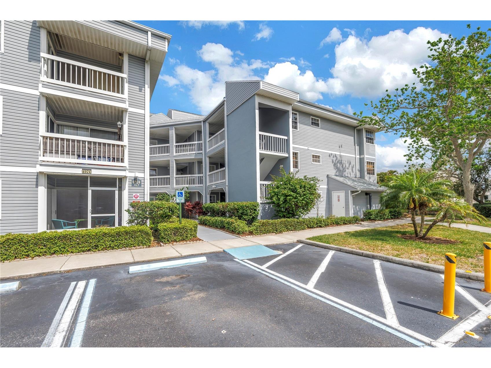 6924 Stones Throw Circle N #8103 Saint Petersburg FL 33710 TB8524194 image1