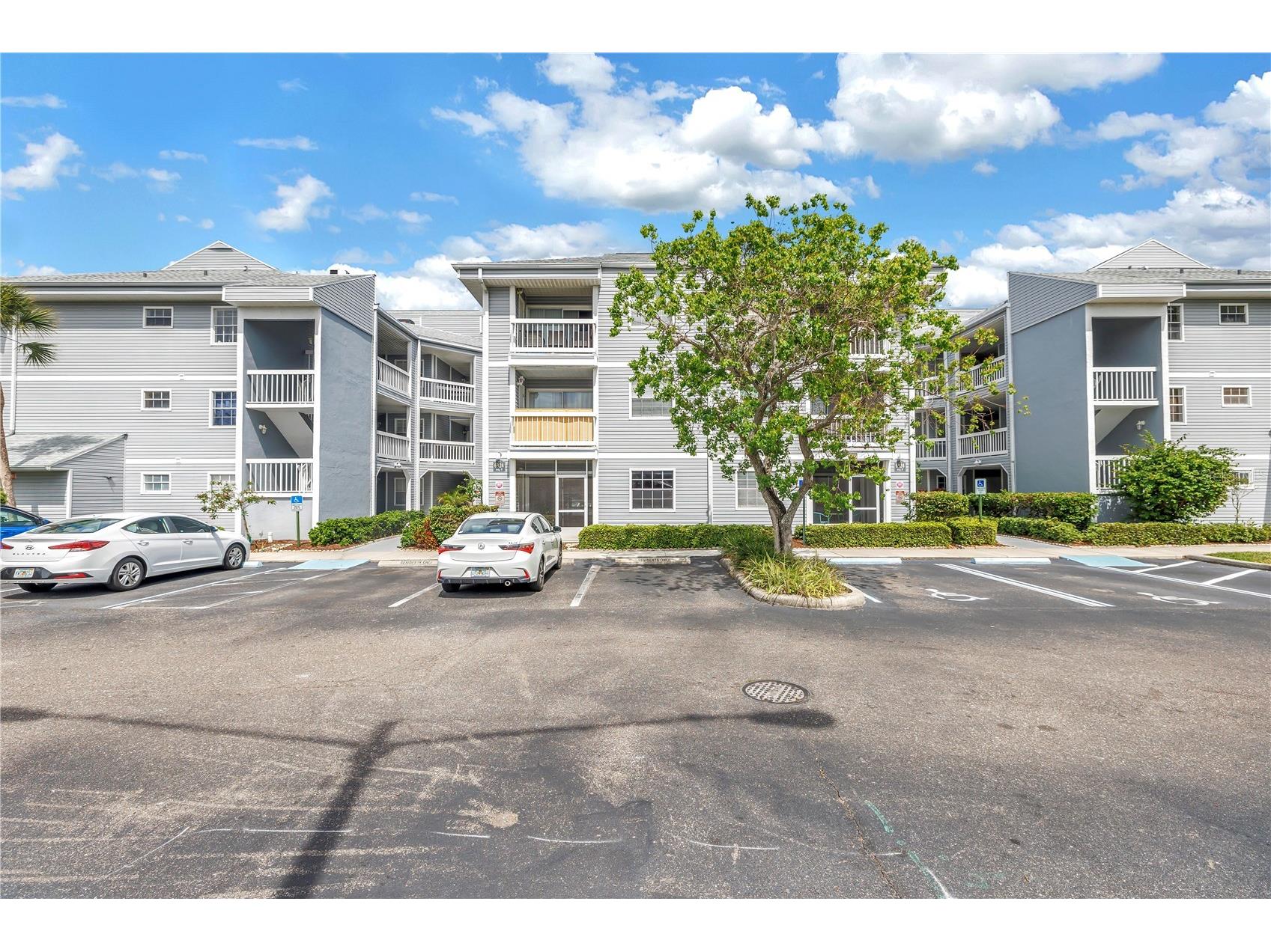 6924 Stones Throw Circle N #8103 Saint Petersburg FL 33710 TB8524194 image2