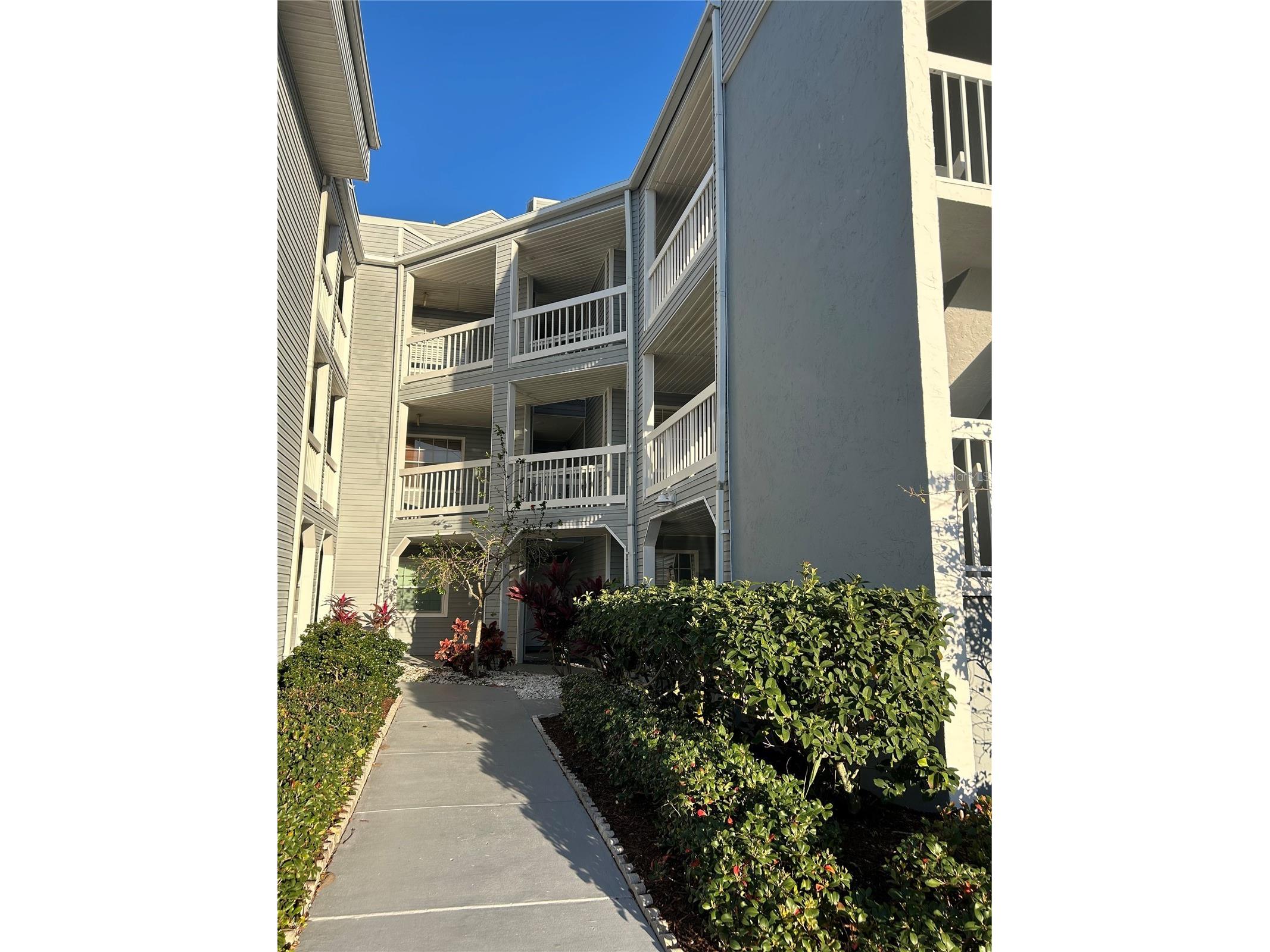 6924 Stones Throw Circle N #8306 Saint Petersburg FL 33710 TB8479664 image1