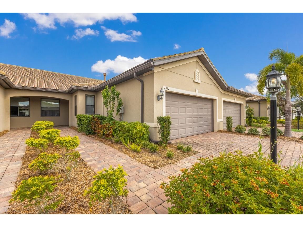 6927 Dorset Court Bradenton FL 34202 A4623882 image1