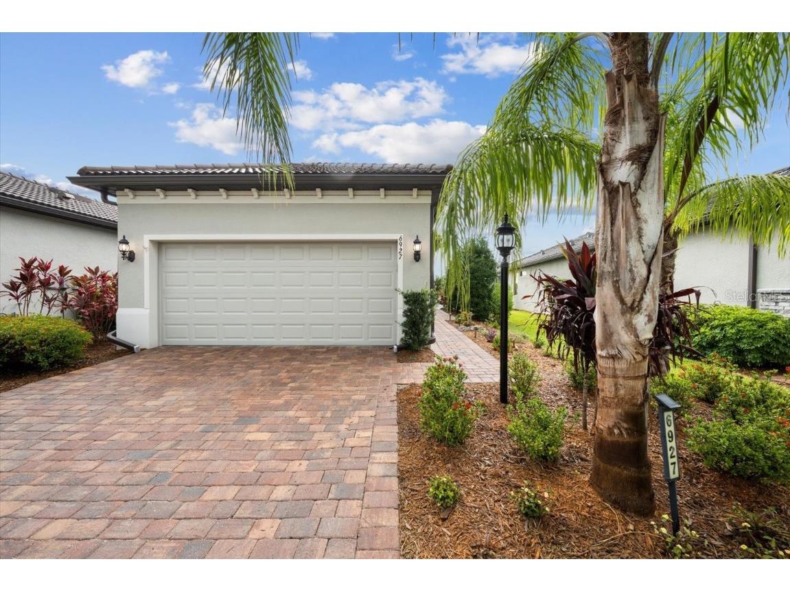 6927 Holbrook Cove Lakewood Ranch FL 34202 A4571005 image1