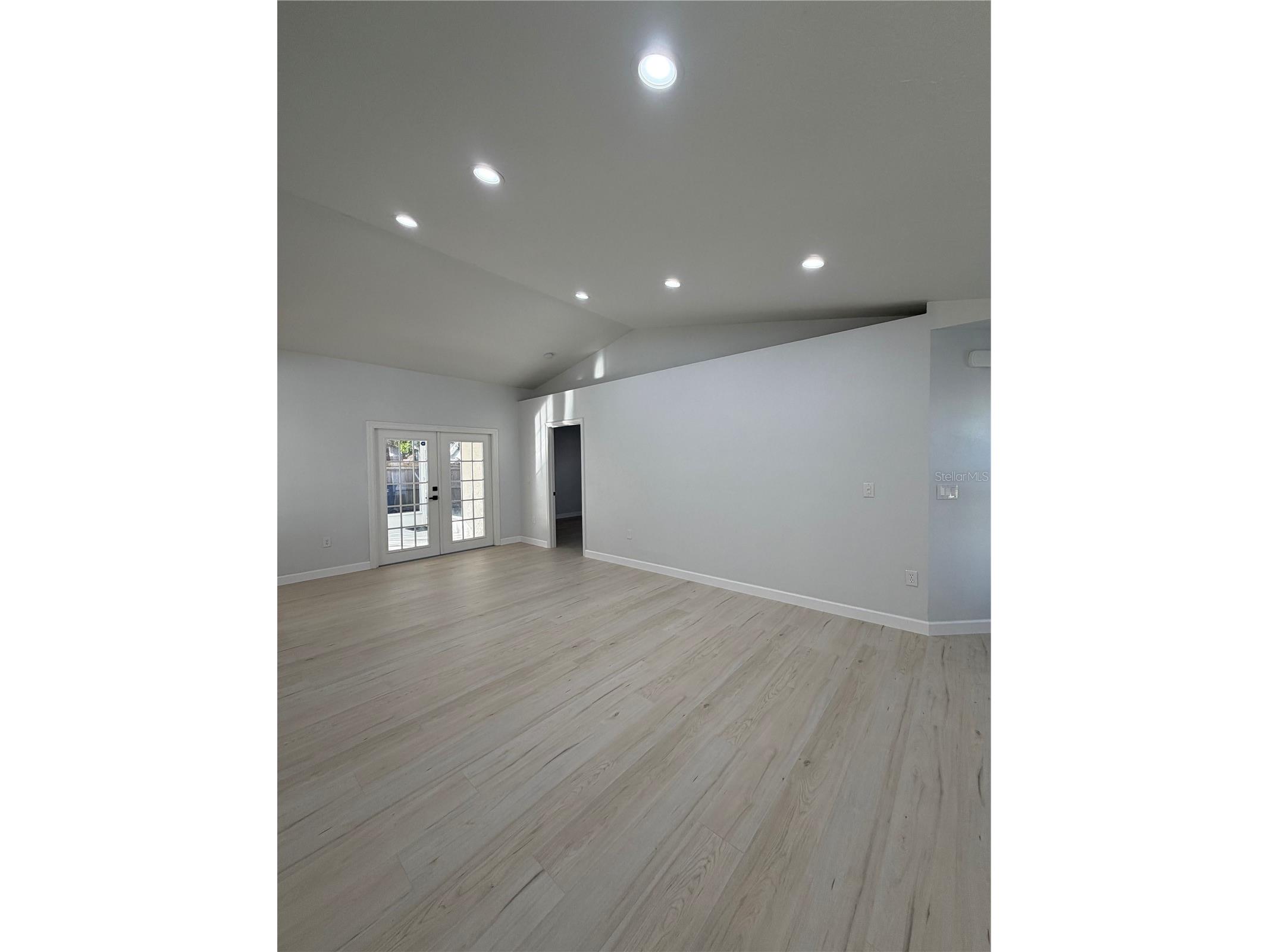 6928 43rd Court E Sarasota FL 34243 A4676085 image18