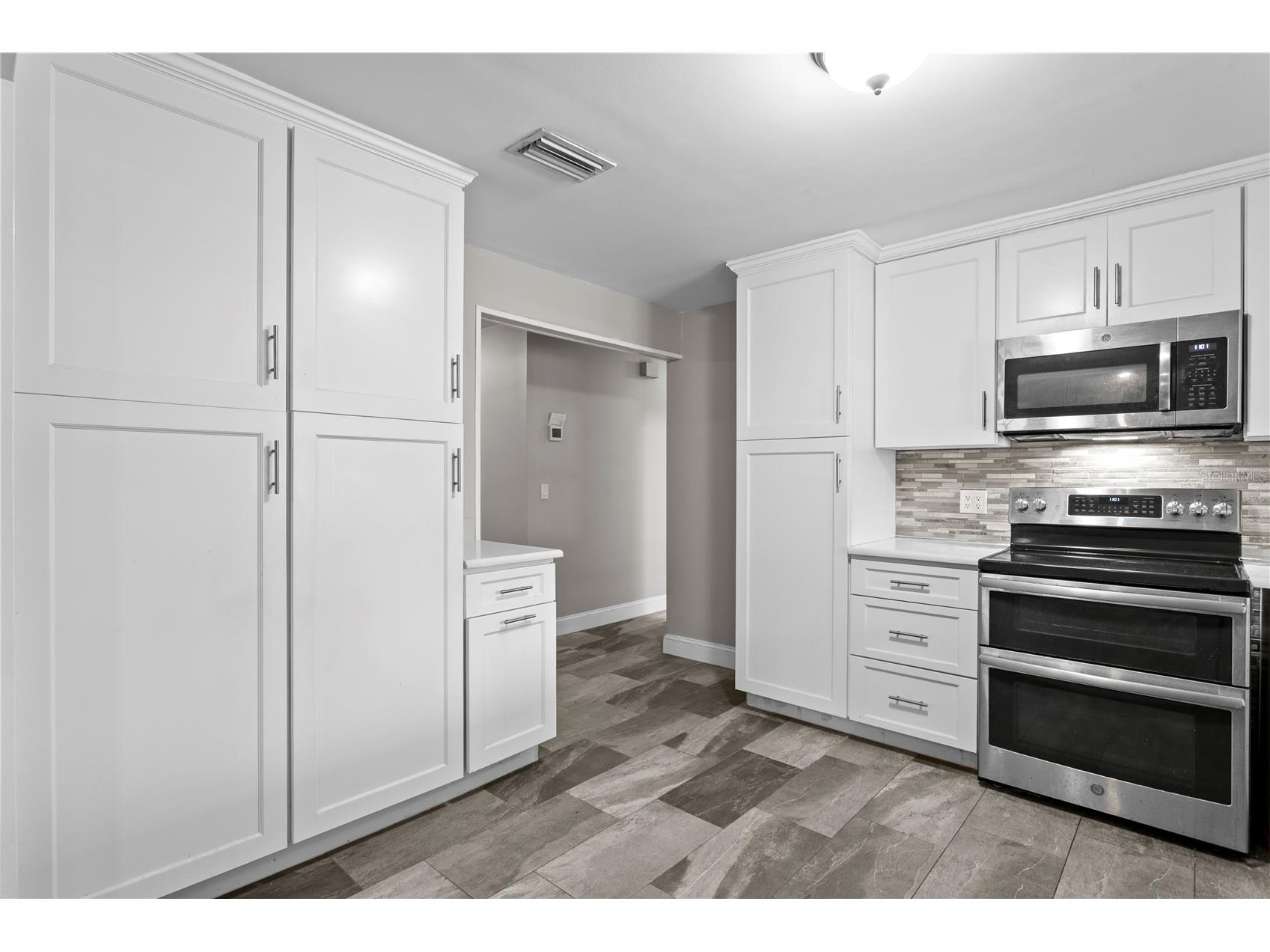 6928 Greenhill Place Tampa FL 33617 TB8523303 image10