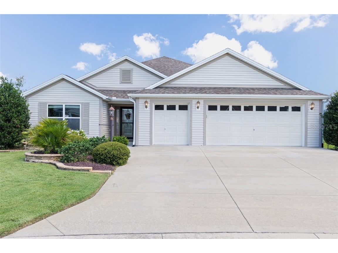 693 Congaree Loop The Villages FL 32163 OM706007 image1