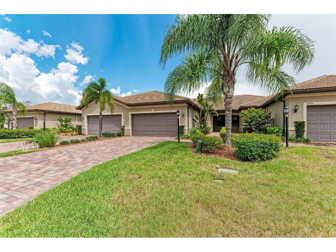 6931 Dorset Court Bradenton FL 34202 A4621626 image1