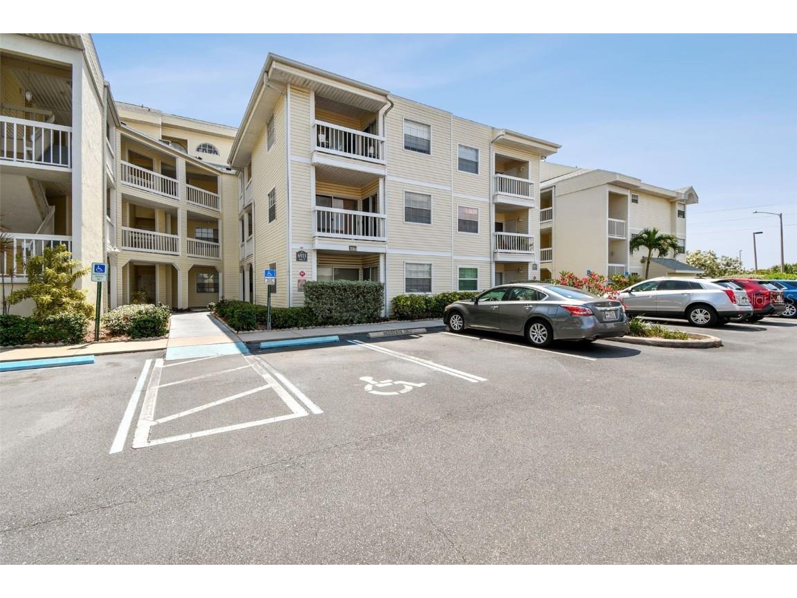 6931 Stones Throw Circle N #5210 Saint Petersburg FL 33710 U8240808 image1
