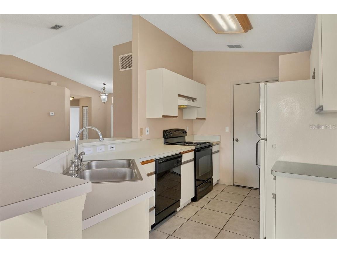 6933 43rd Court E Sarasota FL 34243 A4624349 image13