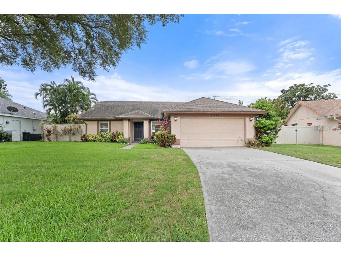 6934 9th Court E Sarasota FL 34243 A4615765 image1