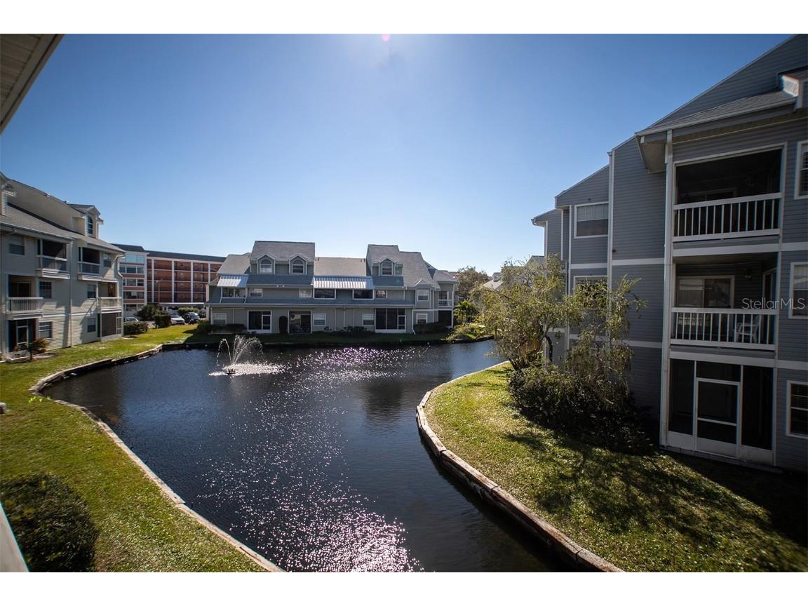 6939 Stones Throw Circle N #6204 Saint Petersburg FL 33710 U8233777 image1