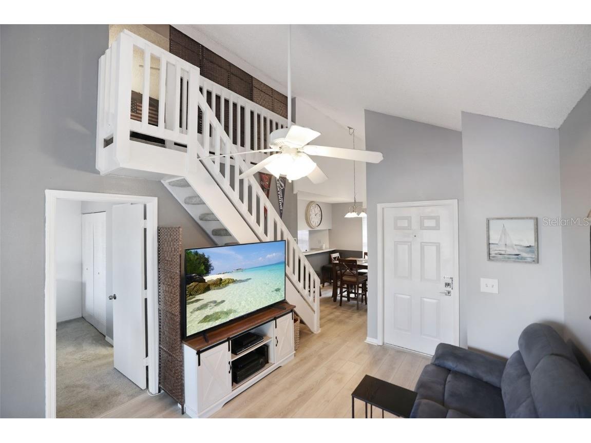 6939 Stones Throw Circle N #6207 Saint Petersburg FL 33710 TB8422550 image1