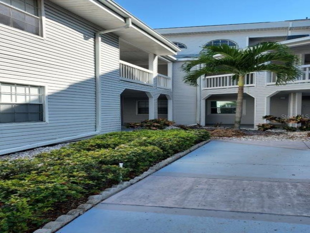 6939 Stones Throw Circle N #6207 Saint Petersburg FL 33710 U8234213 image1