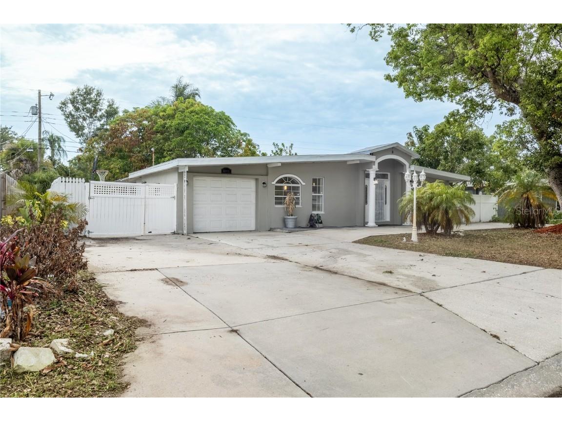 6940 17th Street N Saint Petersburg FL 33702 W7855988 image1