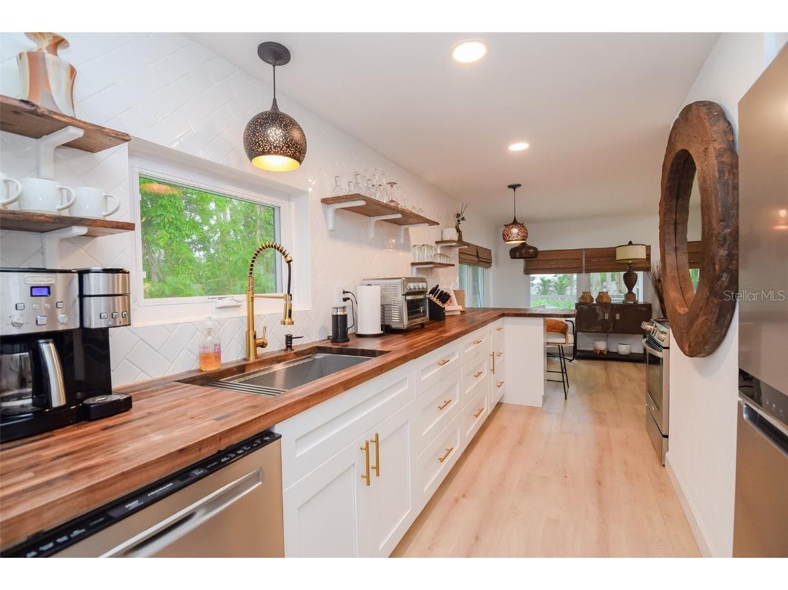 6946 Bougainvilla Avenue S Saint Petersburg FL 33707 TB8438518 image5