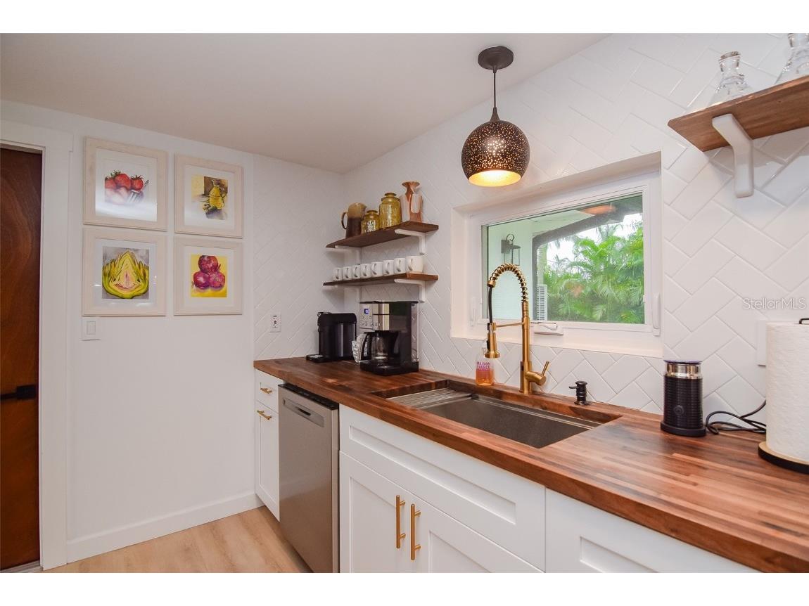 6946 Bougainvilla Avenue S Saint Petersburg FL 33707 TB8438518 image6