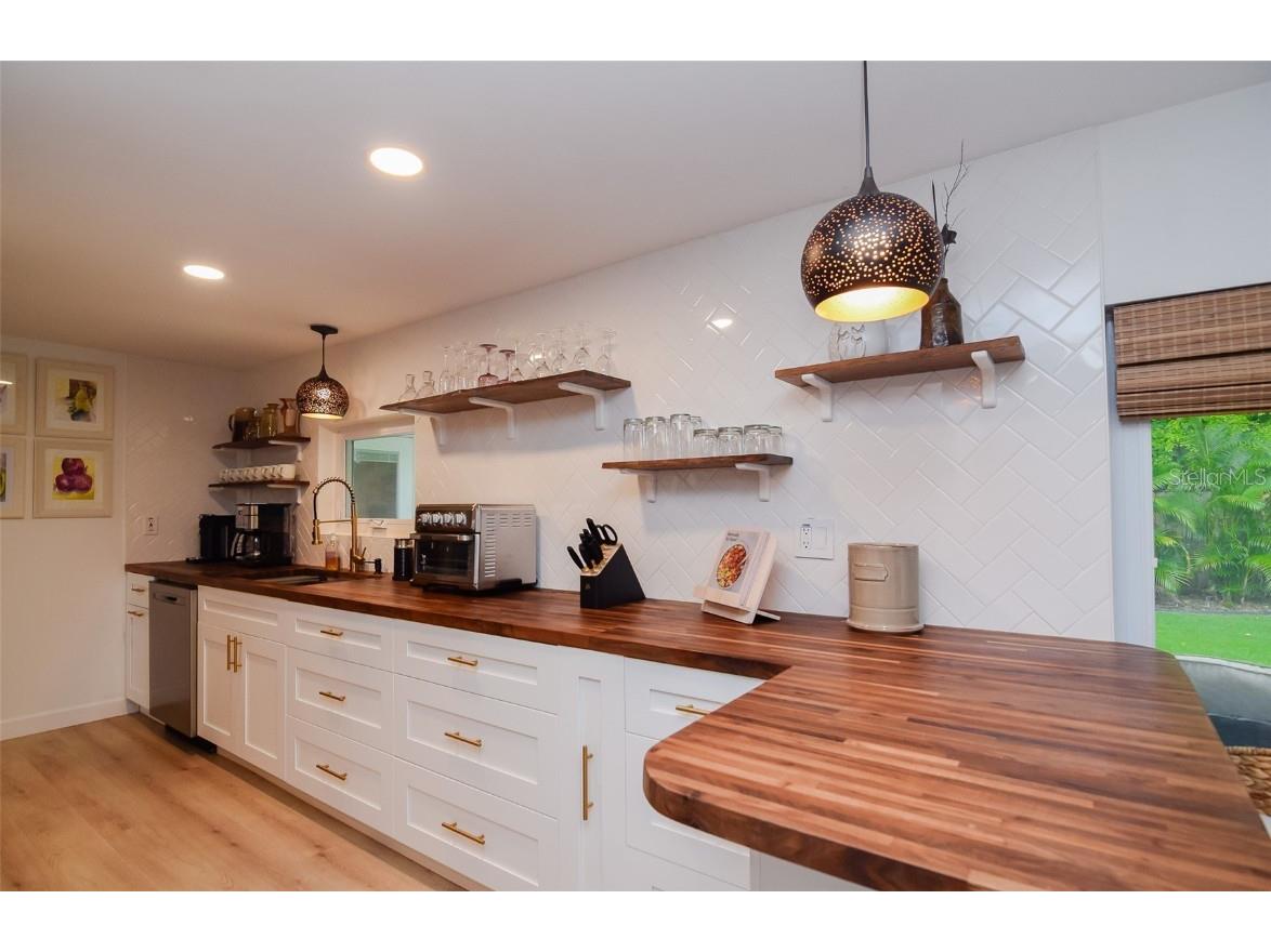 6946 Bougainvilla Avenue S Saint Petersburg FL 33707 TB8438518 image7