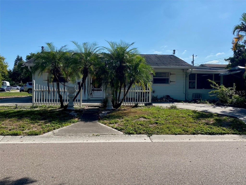 695 41st Street N Saint Petersburg FL 33713 TB8440920 image1