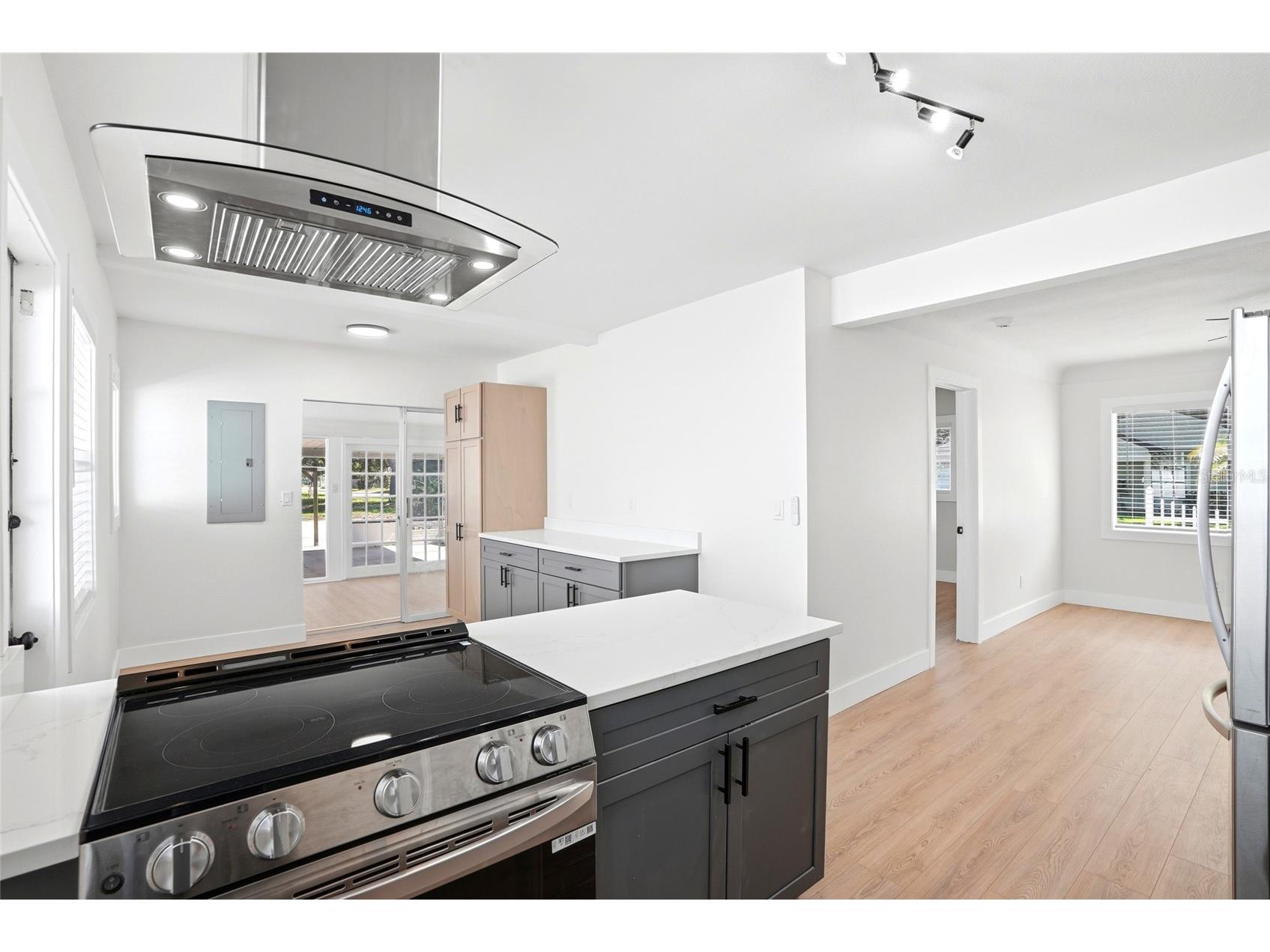 695 41st Street N Saint Petersburg FL 33713 TB8513258 image11