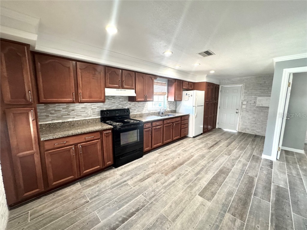 695 Mandalay Avenue Clearwater Beach FL 33767 TB8409927 image2