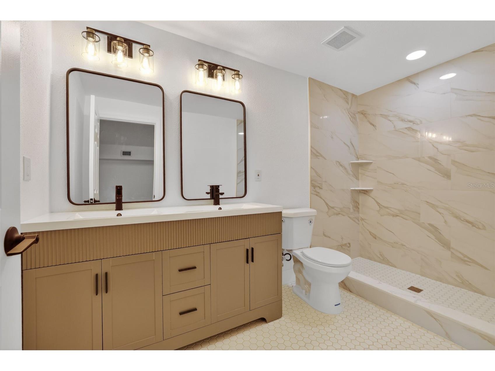 695 Sunset Dr Tarpon Springs FL 34689 TB8486752 image18