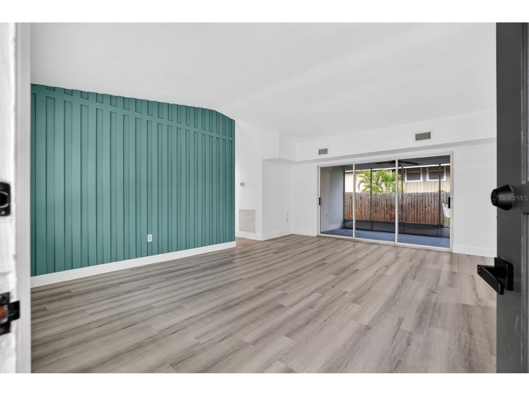 695 Sunset Dr Tarpon Springs FL 34689 TB8486752 image3