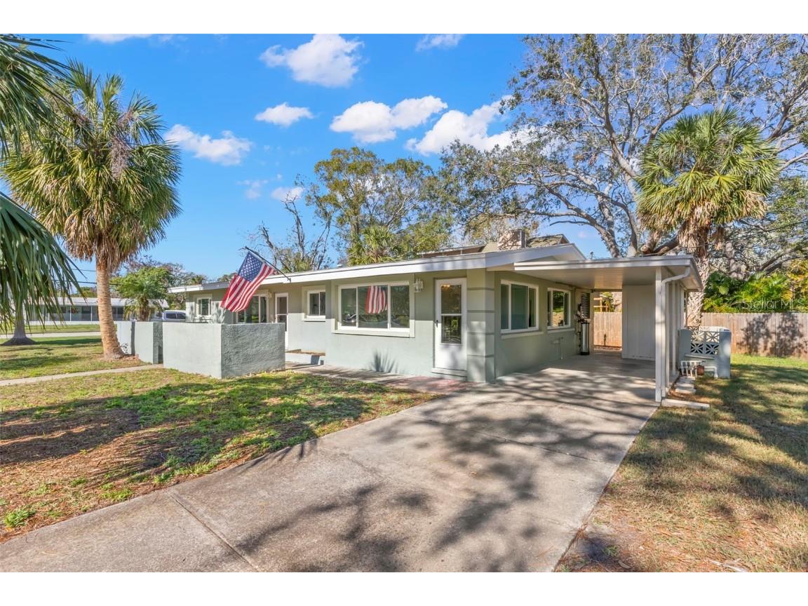 695 Sunset Drive Tarpon Springs FL 34689 TB8333774 image1