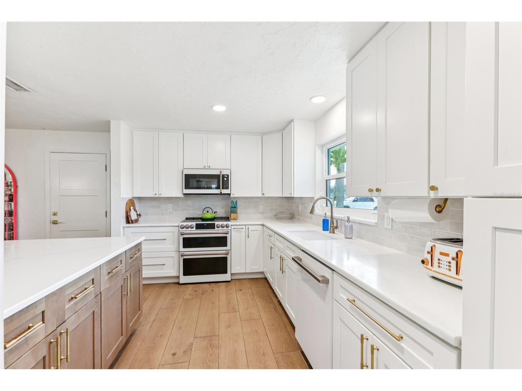 6950 Grande Vista Way S Saint Petersburg FL 33707 TB8484896 image13