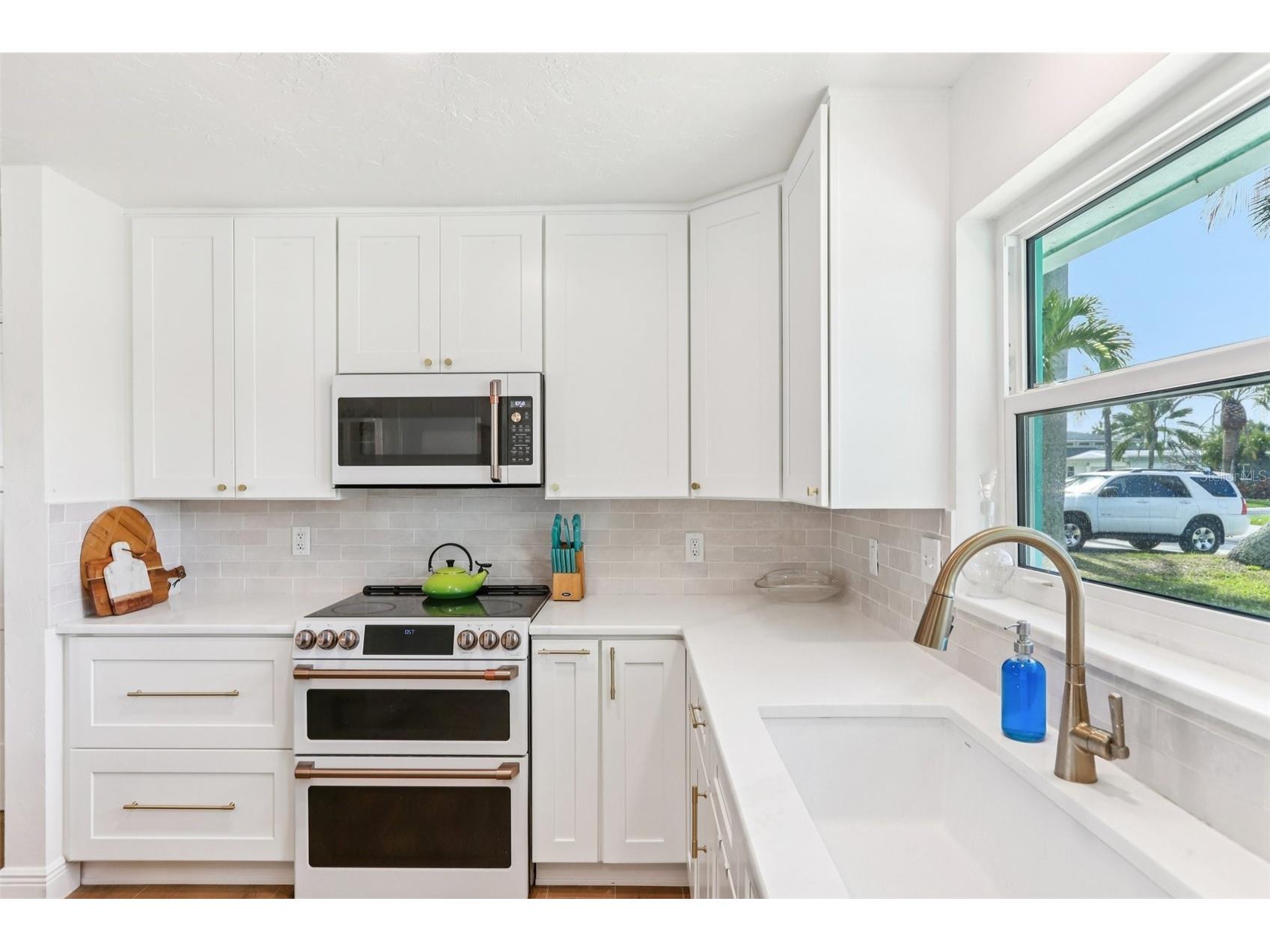 6950 Grande Vista Way S Saint Petersburg FL 33707 TB8484896 image14