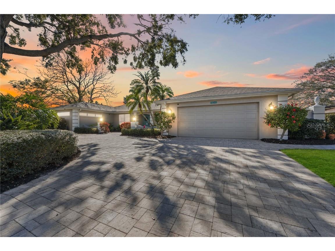 6959 Country Lakes Circle Sarasota FL 34243 A4600963 image1