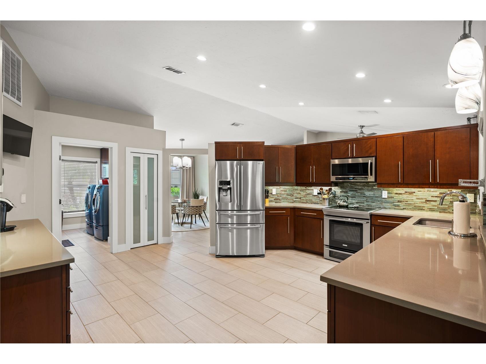 6960 Stetson Street Circle Sarasota FL 34243 A4685785 image7