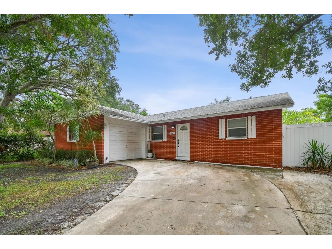 6961 Dalkeith Avenue N Saint Petersburg FL 33709 U8204382 image1
