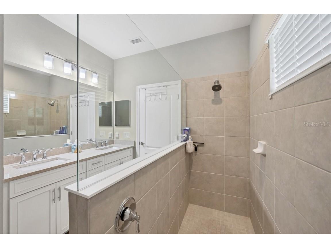 6964 White Willow Court Sarasota FL 34243 A4660920 image5